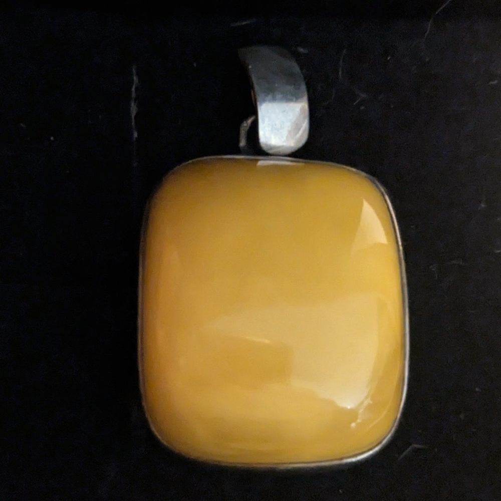 Elegant Yellow Pendant Necklace